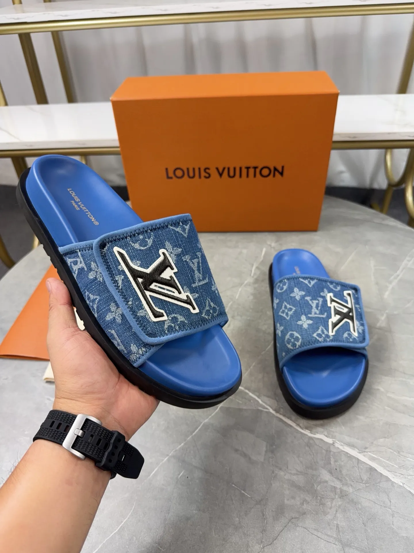 Men's Men's Shoes 💰380💰 🌈LV | Louis Vuitton ²⁰²³ 𝐬𝐬 🧡💚2025 Spring and Summer New Style Top Version‼ ️The original version is the same. The counter specializes in the latest straw slippers. Hard goods are new🆕 ❥Purchase level! Full of high-end feel! A popular model among bloggers at home and abroad, it’s retro and fashionable, and looks stunning on your feet! Mainly recommended models on the official website★ ━━━━━ ЅᏇєєt ━━━━━ ▪️Upper: original customized cowhide fabric ▪️Inner: cow lining ▪️Outsole: high-end rubber outsole ▪️Shoe size: 35-47 (46-47 customization is not returnable)